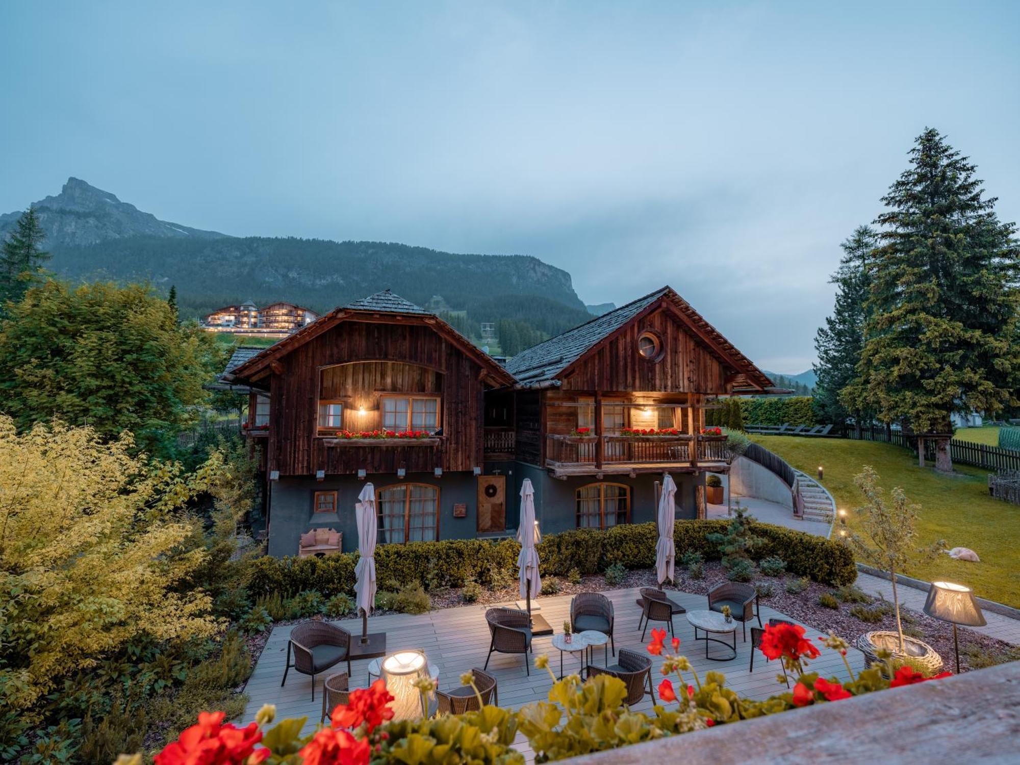 Sportony Mountain Lodges La Villa  Exterior photo