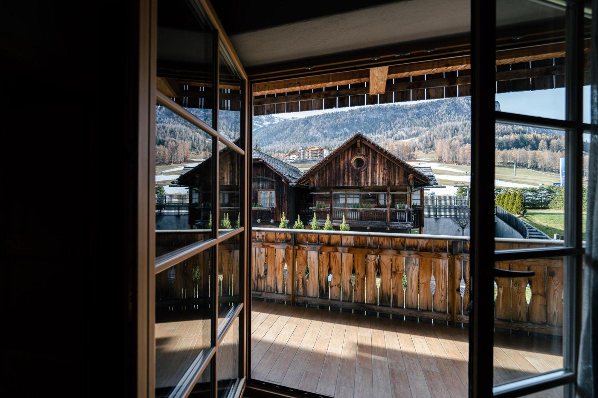 Sportony Mountain Lodges La Villa  Exterior photo